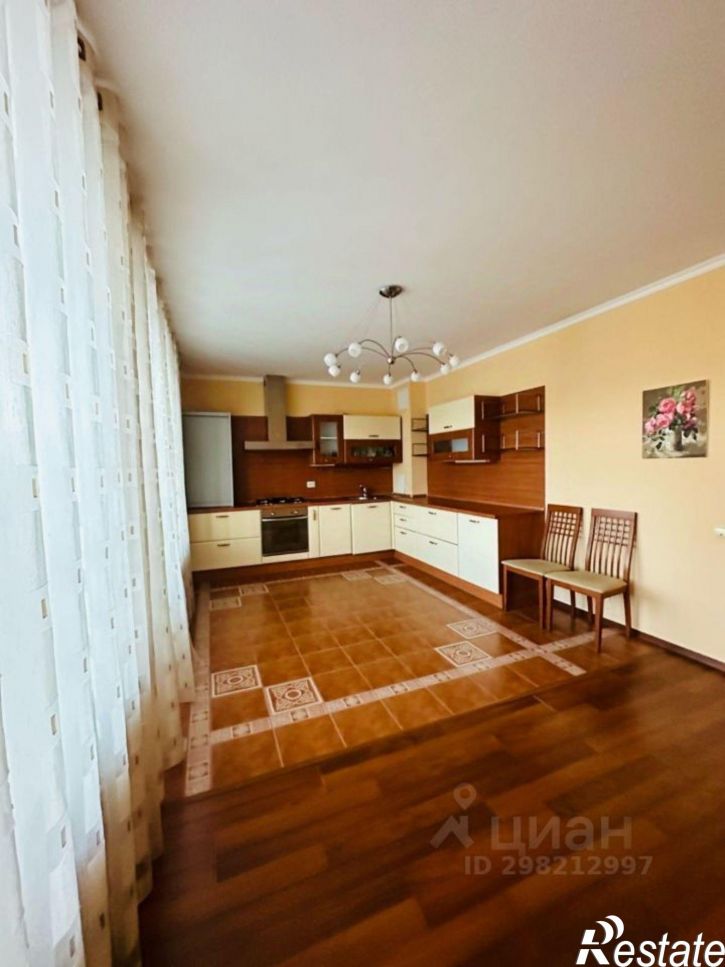4-комн квартира проспект Шинников, 21А,  д. 21А