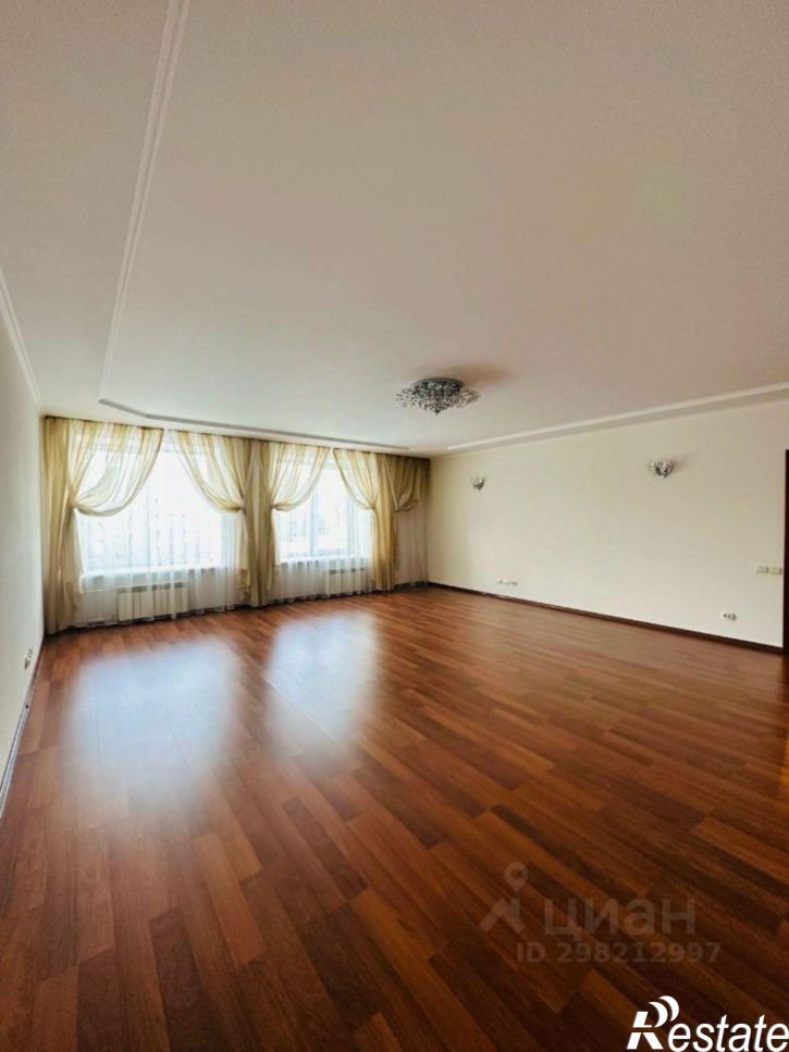 4-комн квартира проспект Шинников, 21А,  д. 21А