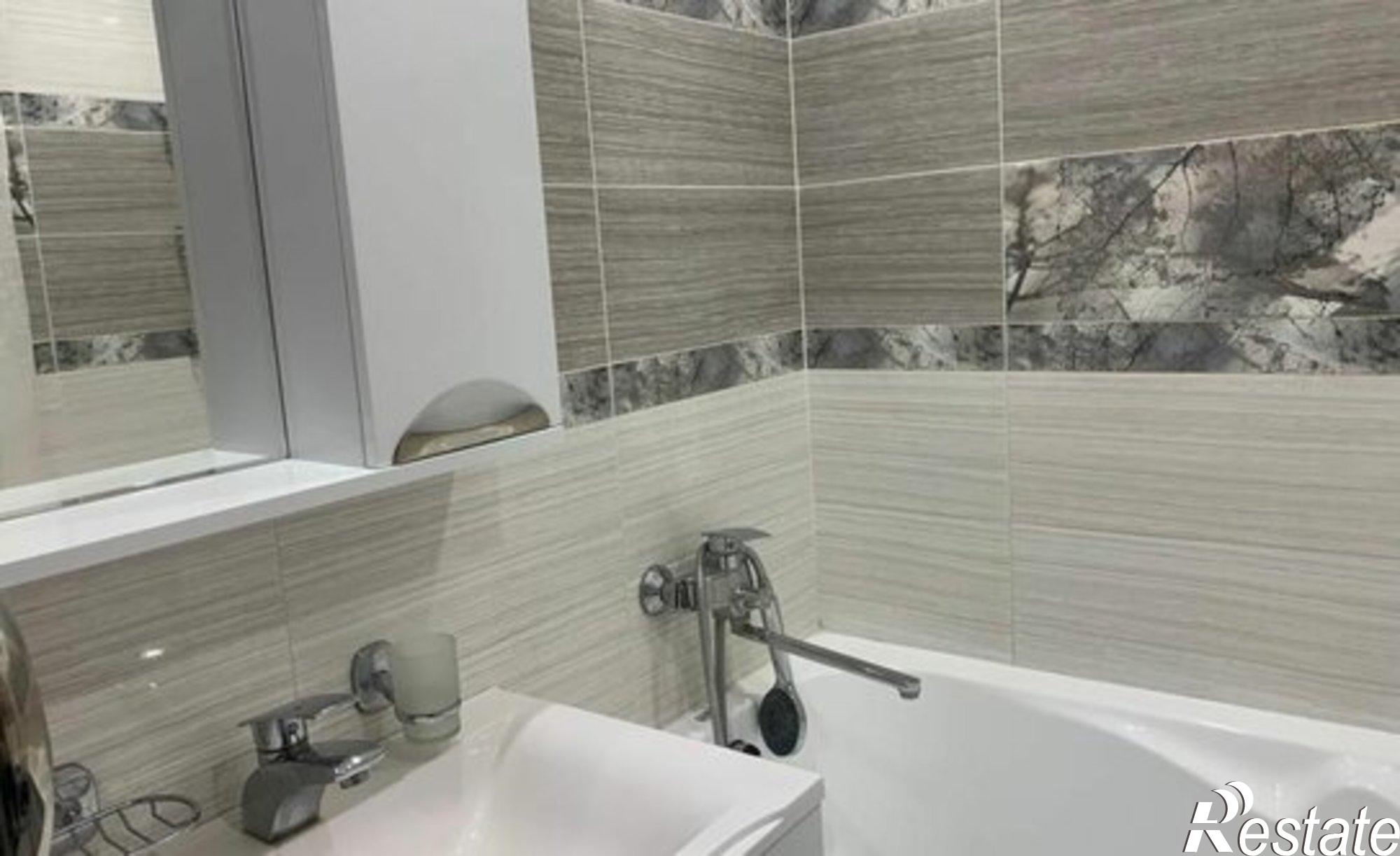 Купить квартиру за 6 990 000 рублей на проспект Строителей, 68